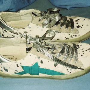 Shushop cow hide print white and teal sz 8